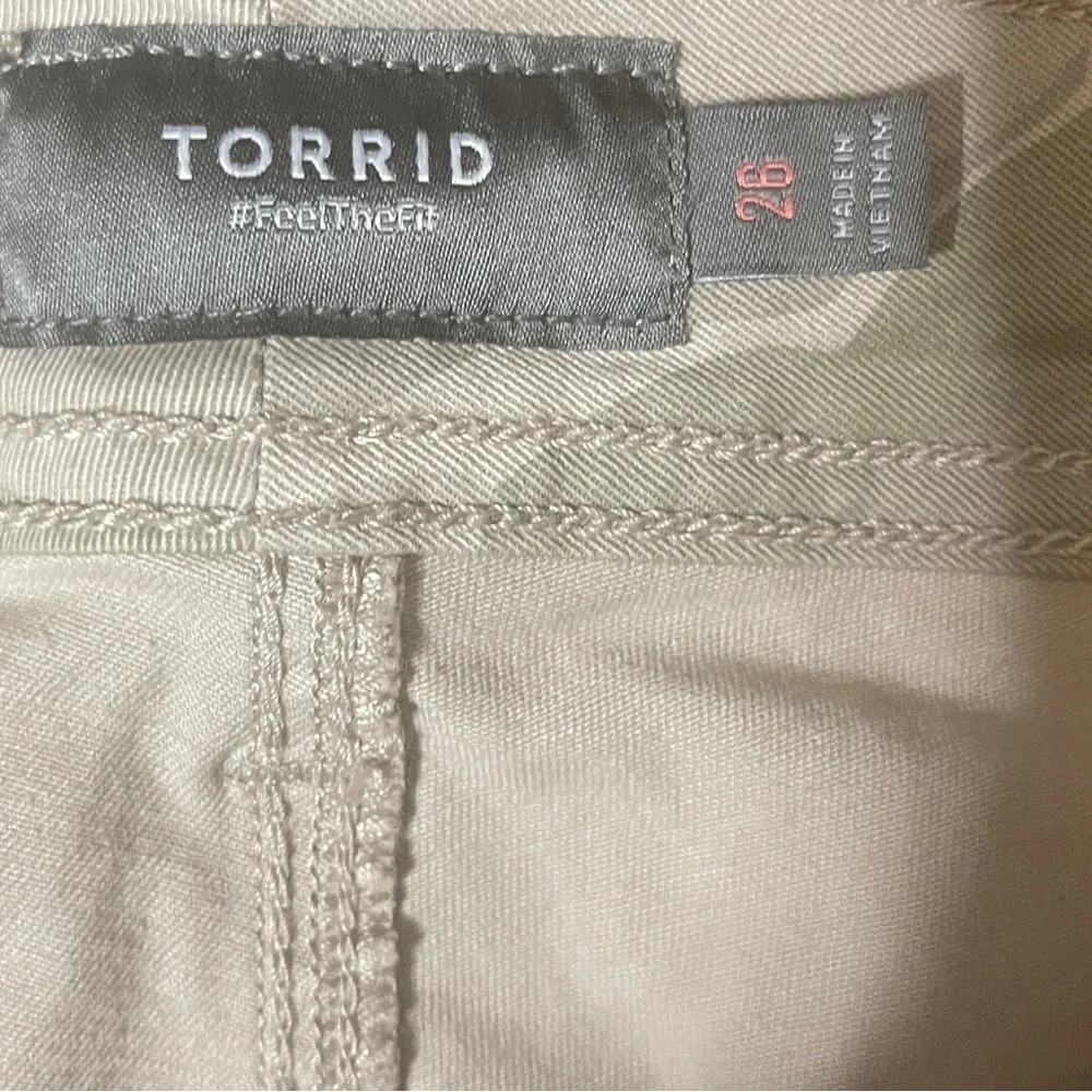Torrid Crop Aviator Skinny Stretch‎ Twill Mid-Rise Pant In Camo